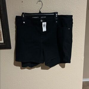 Torrid Black Perfect 5” Shorts Size 24 Vintage Stretch Mid Rise NWT
